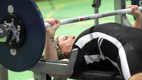 Emelie Ullberg, Öjeby AK, blev bästa junior bland damerna med 366,46 poäng. Sammanlagt lyfte hon 335 kilo.