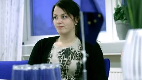 Jenny Wikström förklarar att det gäller att vara aktiv i de sociala medierna för att få med sig unga i dialogen.