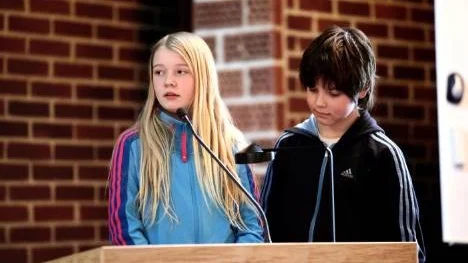 Angelina Långström och Gabriel Nilsson, klass 4 A på Bergsviksskolan, vill ha mellanmjölk i stället för lättmjölk i skolmatsalen.