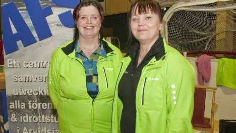 Monika Bäckström och Liz Dahlberg informerade besökarna på mässan om AFS, Arvidsjaurs Föreningssamverkan.