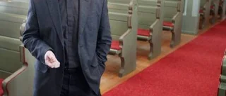 Kyrkoherde tvingas bort