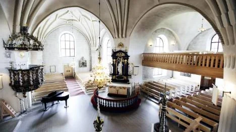 Dagny Larssons, Skuthamn, begravning i Öjebyns kyrka skedde även den under militära hedersbetygelser.