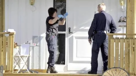 Det brutala rånet i  byn Långträsk i september i år skapade stor förstämning bland byborna. Polisens tekniker jobbbade för att säkra bevisen tidigt under förmiddagen.