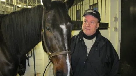 173 centimeter höga bildsköna talangen Suntory Royal är en av favoriterna i V5-1 på Peabtravet ikväll. tränaren lasse Marklund tror sig ha en blivande V75-vinnare i den hästen.