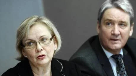GLADA FÖR FÖRTROENDET. Landstingets kulturchef Elisabeth Lax och landstingsrådet Kent Ögren ser positivt på länets möjlighet att bli först om en av landets kulturportföljer. "Det råder stor politisk enighet om regionaliseringen av de statliga pengarna, så även om det blir en ny regering efter valet i år kommer förslaget att genomföras", tror Kent Ögren.