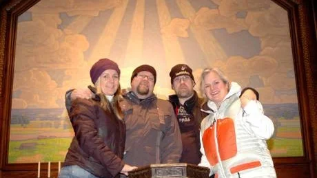 LJUSGLIMT I JUL. Marlene Björnström, Seppo Kylmäniemi, Tobbe Broström och Yana Mangi bjuder in till välgörenhetskonsert i Kiruna kyrka.