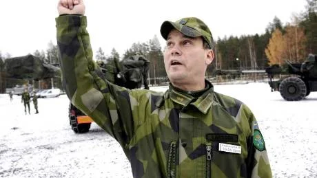 INGA GARANTIER. Överste Torbjörn Larsson, chef för Artilleriregementet, kan inte garantera att granaterna alltid träffar sina mål.