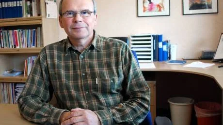 FÅR KRITIK. Skolchefen Sven Forsberg får kritik av föräldrarna som menar att de borde informerats. "Skolan borde stängts direkt", säger en förälder.