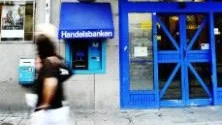 får nya kort. Kunder hos Handelsbanken kan ha fått sina kort kopierade av bedragare. Korten har nu spärrats och kunderna får nya kort. Foto:  Sara Moritz