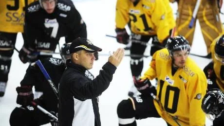 l Roger Kyrö, tränare i Luleå Hockey.