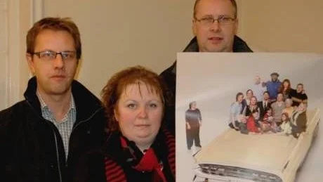 UTANFÖR. Ingen ska ställas utanför vilket sker nu, enligt föräldrarna Mikael Nilsson, Maria Löfmark och Thomas Lundbäck.
