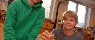 Elever testar sameslöjd