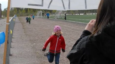 Ebba Holmgren är en snabb tjej som sprang rymdruset i rekordfart.