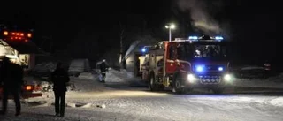 Trätallrikar orsakade brand i kåta