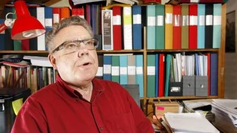 Statsvetaren Håkan Myrlund konstaterar att länet som helhet tappat befolkning sedan 1960. Några anledningar är enligt hans uppfattning att basindustrierna sysselsätter färre människor, men även de kraftiga nedskärningarna inom offentlig sektor.