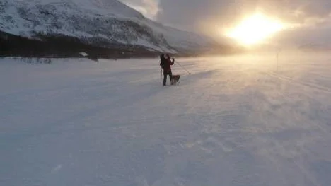 Hård västlig vind på Tarraure i Kvikkjokkksfjällen.