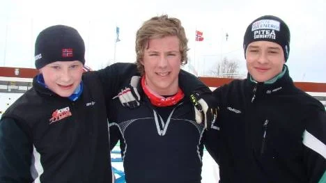 Ett bevis på Piteå Skidskytteklubbs duktiga ungdomar. Den här trion, från vänster: Marcus Karlsson, Tobias Karlsson och Johannes Hortlund tog stafettsilver i ungdoms-SM i Östersund.