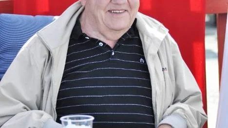 Skelleftetravet bjöd på tårta och firade Stig Lindmarks 75-årsdag. Stig själv agerade prisutdelare i premiären av Stig Lindmarks styrkeprov, V75-7.