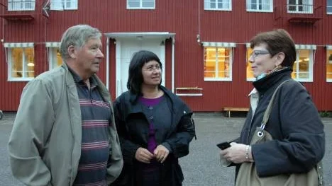 Barn- och utbildningsnämndens ordförande Rolf Laestander, kommunchef Claudia Zamorano och barn- och utbildningsnämndens förvaltningschef Monica Westman lämnar Slagnässkolan efter, som de sa, "Ett givande möte".