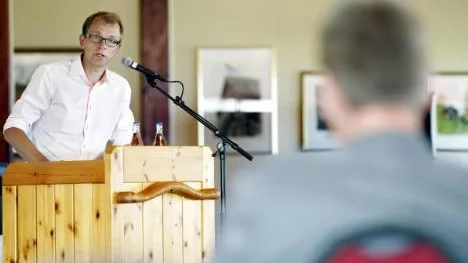 "Varför vill ni inte titta på förslaget att personal roterar mellan sjukhusen?" frågade Jens Sundström (fp) i debatten om akutkirurgin i Kiruna.
