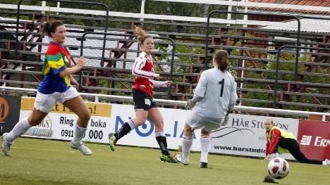 Jennifer Nobis inledde målskyttet.