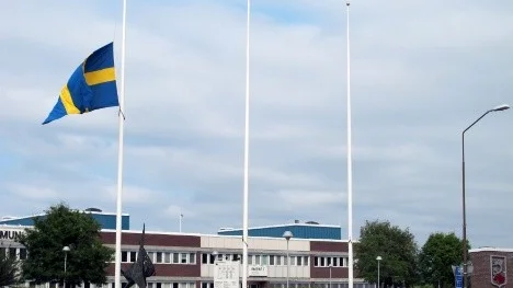Utanför Piteå stadshus stod flaggan på halvstång.