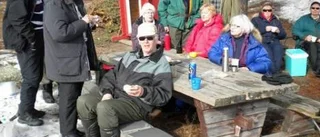 Trivsam SPF-samvaro under solig friluftsdag