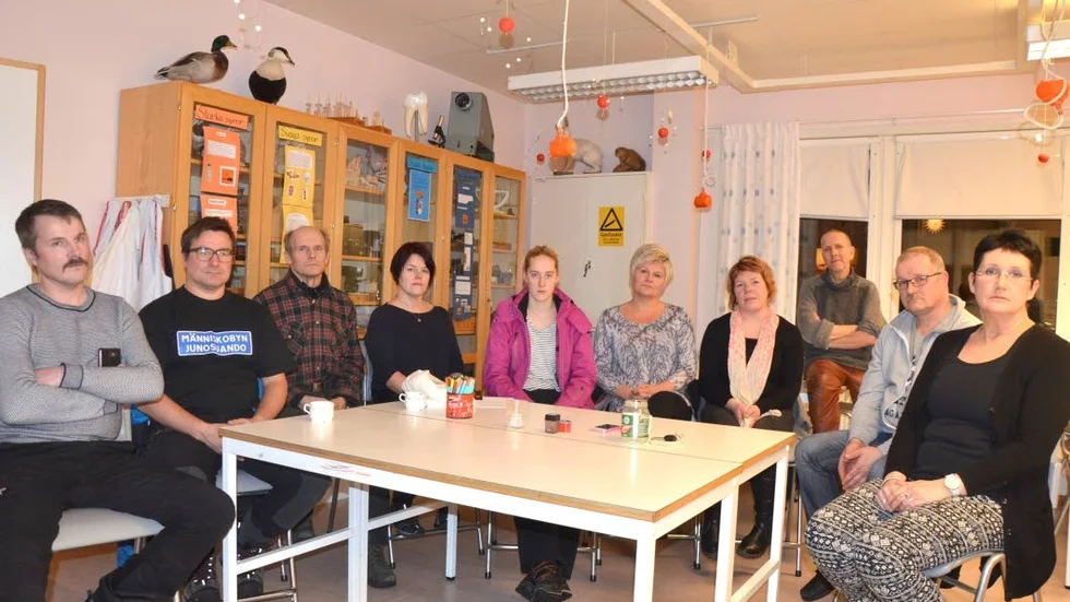 Efterlyser nyval. Invånarna i utbyarna begär ett extraval eftersom de är missnöjda med den politik som bedrivs.