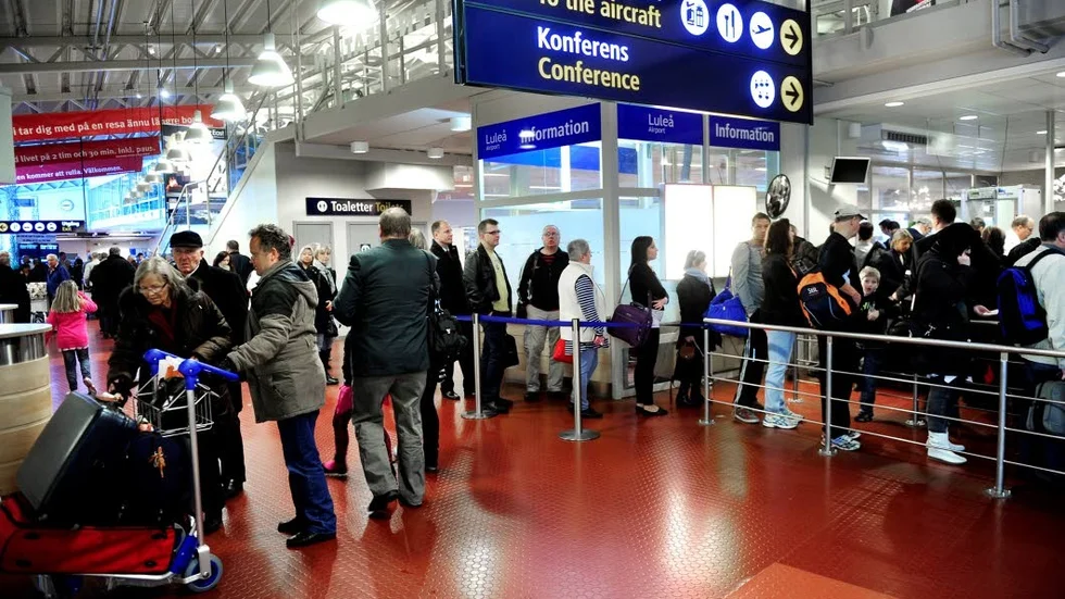 På torsdagen uppstod det långa köer till säkerhetskontrollen på Luleå airport. Det råder delade meningar mellan personal och arbetsledning om vad som är orsaken till köbildningen.  (Bilden är tagen vid ett annat tillfälle.)