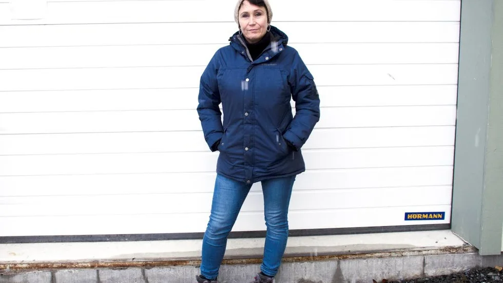 Kritisk. Linda Jönsson har arbetat på Hemi hemtjänst i två år. Hon tycker att de som arbetat länge och har utbildning borde ha erbjudits jobb i moderbolaget.