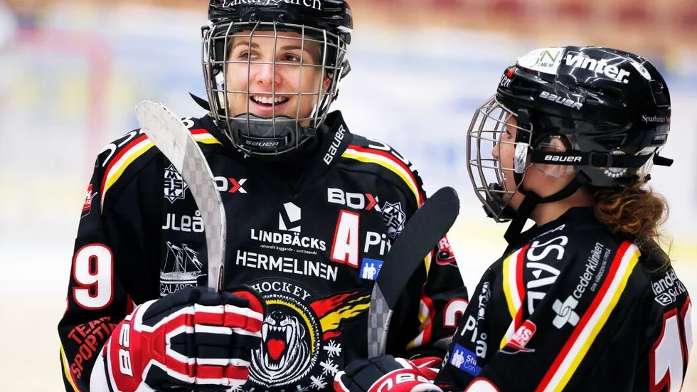 Målpassare. Emma Nordin visade att släkten är värst då hon hittade Henrietta Sletbak vid ledningsmålet och Melinda Olsson vid segermålet.