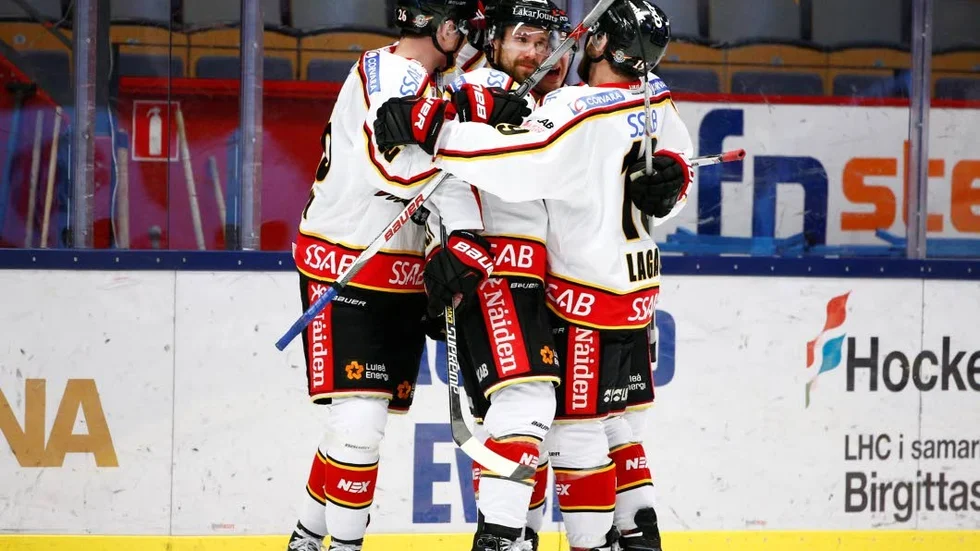 Bortaseger. Mot Karlskrona kom Luleås andra bortaseger för säsongen. Jonathan SIgalet satte 4–2 i den sista perioden på ett rykande skott från blålinjen.