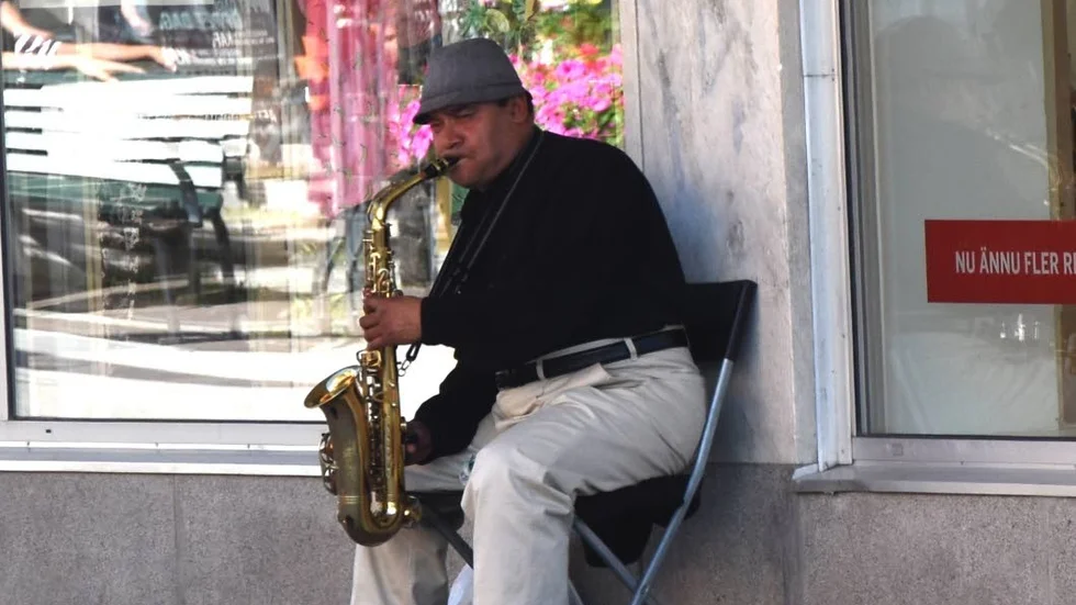 Gatumusikanten Bojor Costica tystnar.