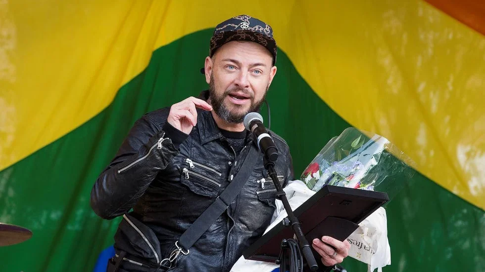 Restaurangkväll. Mió Evanne är utbjuden på krogen men hade gärna hört Norrbottens Lucias röst i kyrkan.