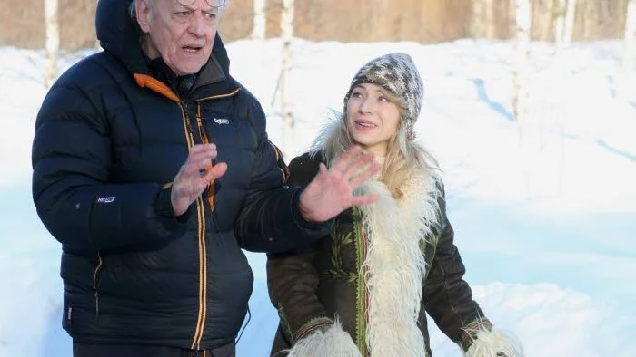 Regissören Kay Pollak och skådespelaren Frida Hallgren under en ny filminspelning i Boden.