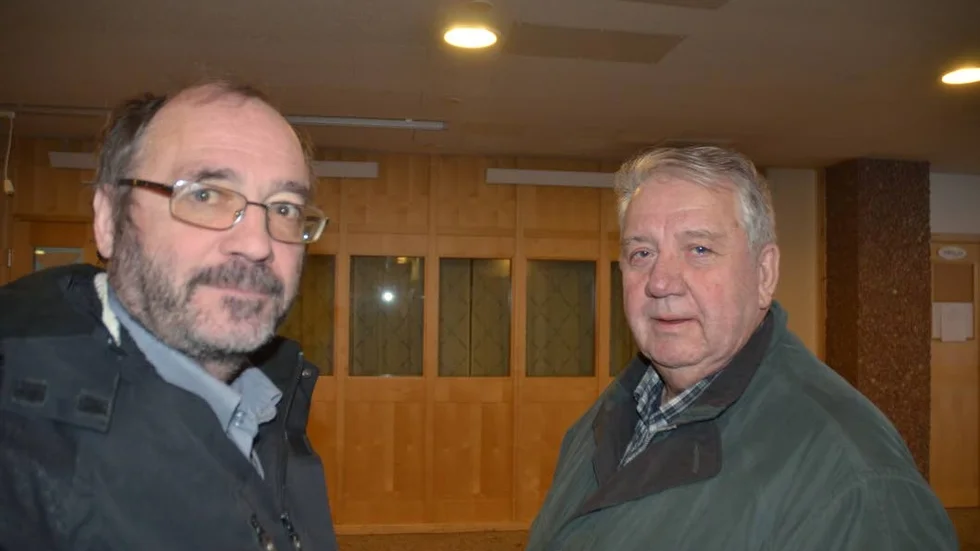 LOKALA MILJÖVÄRNARE. Ulf Normark, ordförande i Miljö- och Byggnadsnämnden och Göte Henriksson, malmbergsvärnare, hade intresse för dammutbyggnadens lokala effekter.