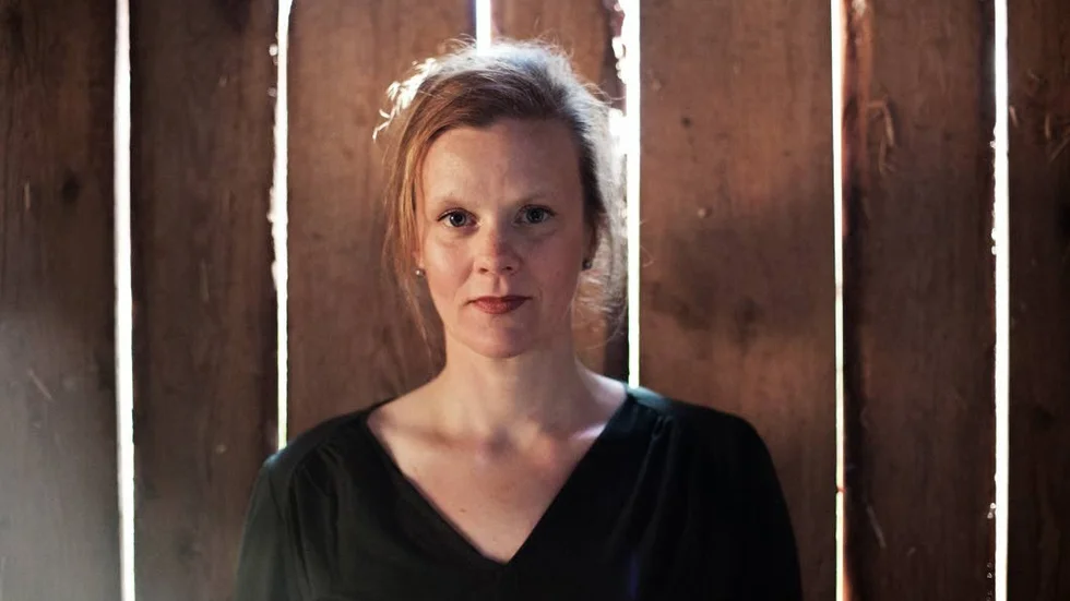 Familjekrönika. Gertrud Hellbrands familjekrönika på 500 sidor bjuder på stor läsning, menar Kurirens recensent Sven Nyberg.