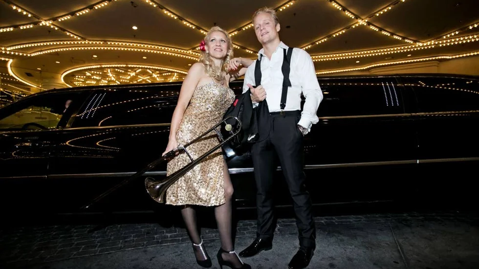 Gunhild Carling och Andreas Weise i Las Vegas, där de samlat inspiration inför sin gemensamma Sinatra-show. Föreställningen kommer till Luleå och Kulturens hus lagom till julhelgen.