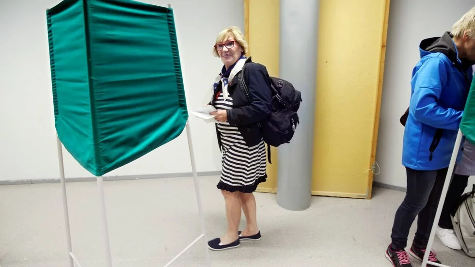 Första gången. Yvonne Andersson anser att man ska rösta på valdagen men tvingas själv bryta den vanan på grund av en resa. Därför röstar hon i förtid.