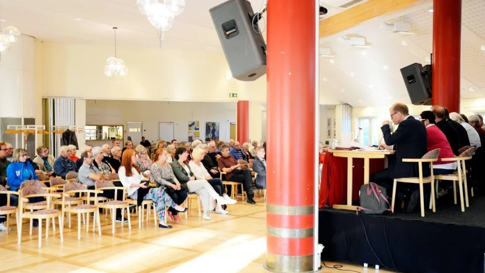 Tyst publik. Inge frågor tilläts från publiken av tidsmässiga skäl.