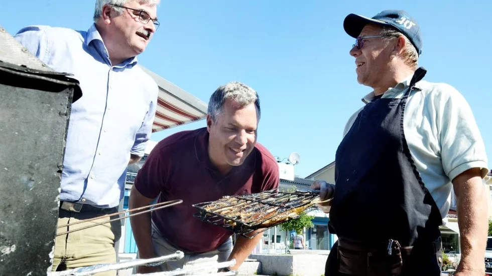 Valupptakt. Riksdagsledamöterna Håkan Juholt (s) och Tommy Waidelich (s) gör besök i länet innan lördagens upptakt i Marahamn.