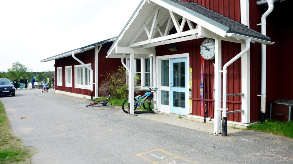 Får rätt. I fem år har barnomsorgspengen för förskolebarnen gått till kommunen i stället för Kangos friskola. Nu får skolan rätt och kommunen kan behöva betala miljonbelopp till skolan.