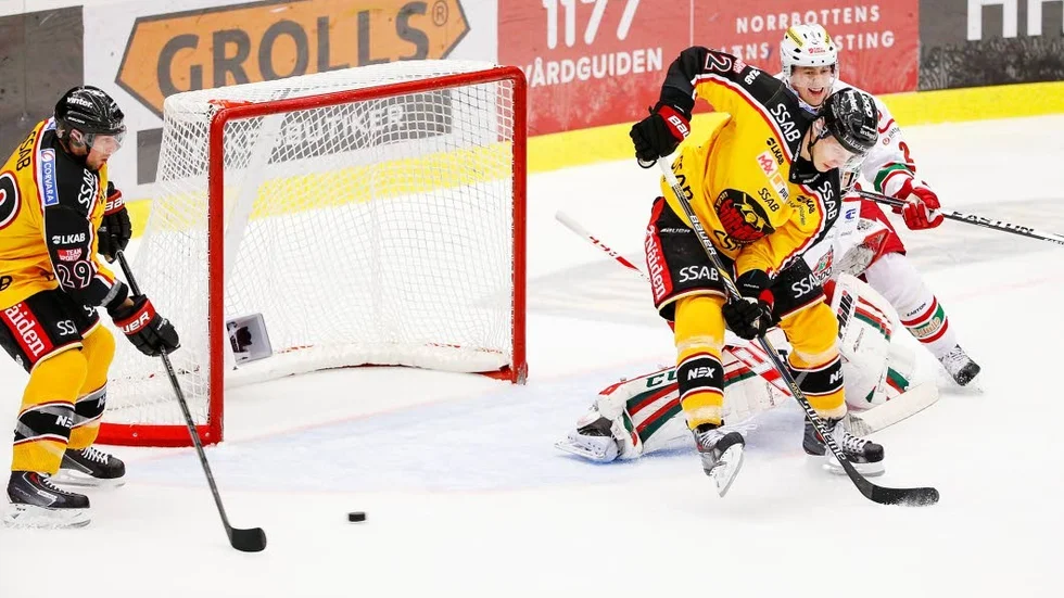 Äntligen. Efter massiv press och en rad chanser från Luleå lyckades Chris Abbott till sist spräcka nollan.