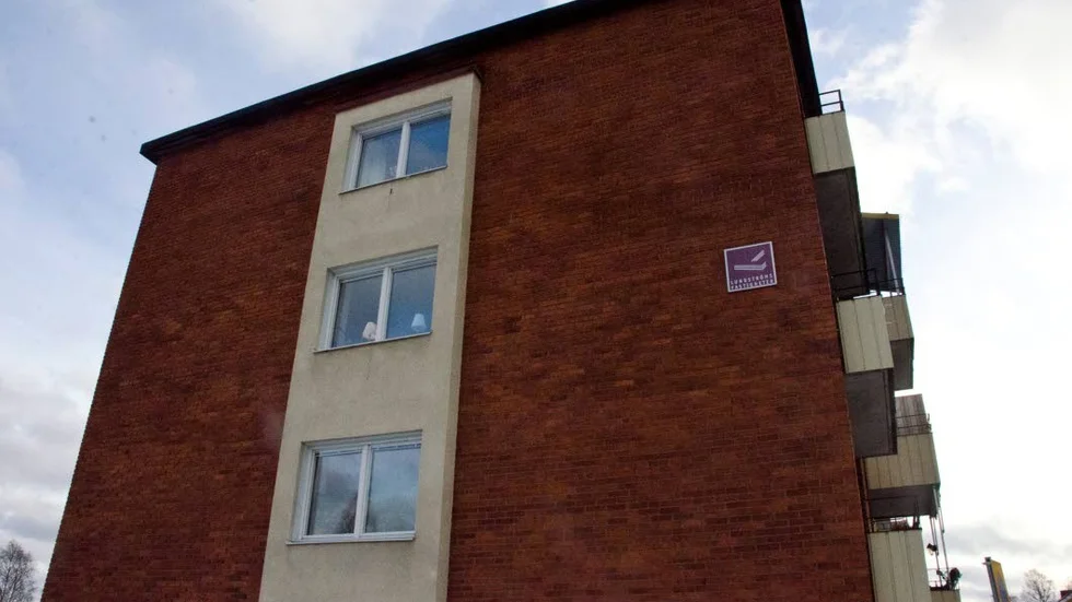 Lokalförening. Domherrarna är en förening för de boende i Lundströms Fastigheters hus på Bastugatan 6 och Smedjegatan 6 i Boden. Namnet är taget från fastighetsbeteckningen, Domherren 7 och 10.