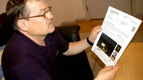 RÄTT, FAST FEL. Pertti Matala fick läsa att han var skäligen misstänkt för hastighetsöverträdelse, 77 kilometer i timmen på en 70-sträcka. Allt stämde, förutom att bilden tagits av en annan fartkamera - på en 90-sträcka.Foto: GÖRAN LAHTI