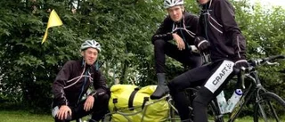 Cyklar 300 mil för att nå Kebnekaises topp