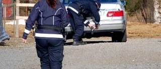 Höggs med yxa i huvudet
