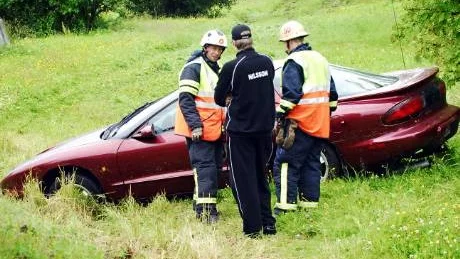 singelolycka väg 97. En ung man fick vattenplaning och körde av vägen.Foto: Josefin Wiklund