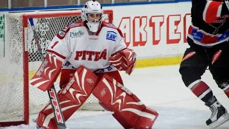 NOLLA. Markus Ottosson nollade sina gamla lagkamrater i Asplöven. Nu är det Piteå som gäller och en seger i toppmatchen.