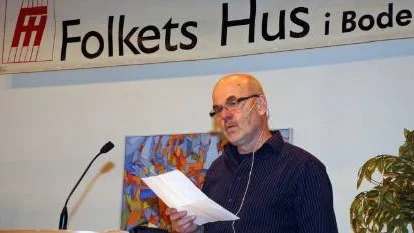 HOPBUNDEN TEXTLÄSNING. Bert Linné hade sammanfogat texter av Eyvind Johnson med Bengt Ohlsons. Tillsammans bildade de en sammanhängade historia.